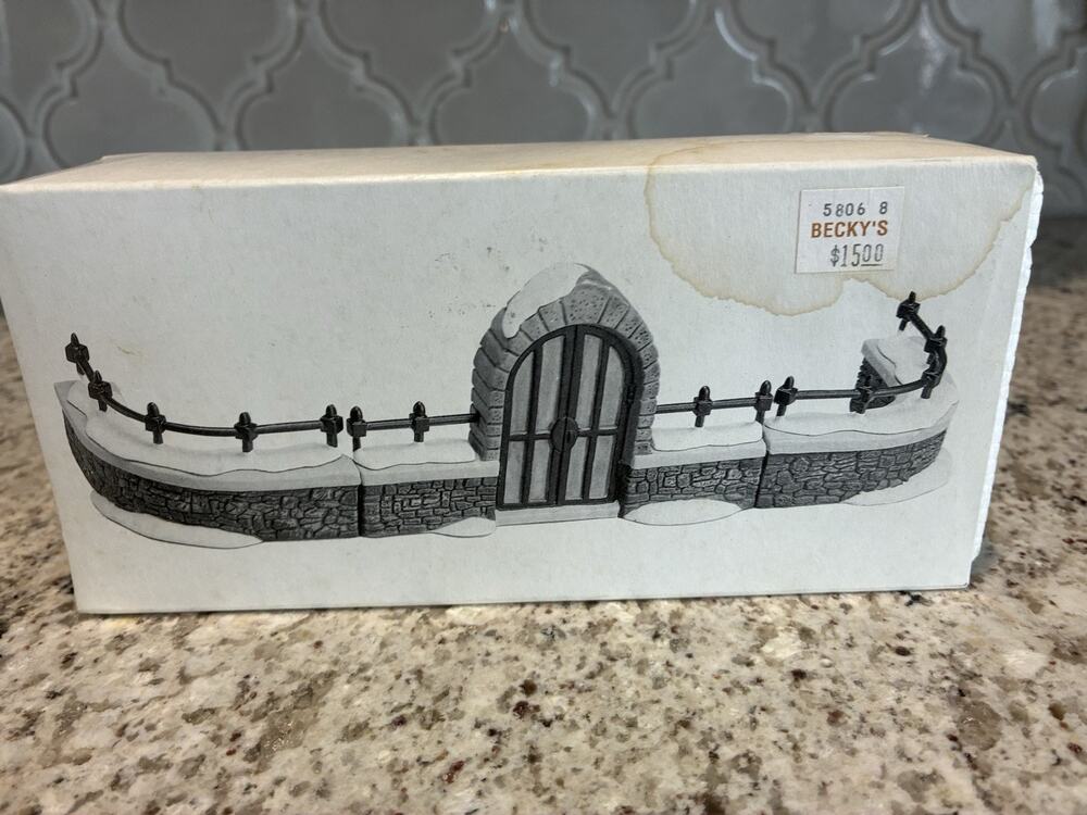 Dept 56 CHURCHYARD GATE & FENCE Heritage Village #5806-8 Retired (149ia)